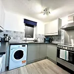Fab Oxford City Centre Apartment Sleeps 6 With