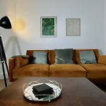 Spacious Two-Bedrooms House, Private Parking, Contractors, Relocators