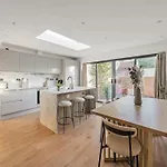 Pass The Keys Stunning 5 Bedroom Home Central Oxford