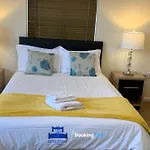 Relocation-Business-Leisure-Fast Wifi-Free Parking-With 2 En-Suites And Garden By Beds Away Short Lets & Serviced Accommodation Oxford