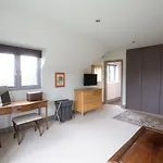 Stunning 5 Bed Garden Home - Oxford