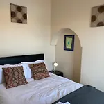 Spacious 5 Bedroom Apartment Ideal For Contractors By Beds Away Short Lets & Serviced Accommodation Oxford With Parking In Iffley