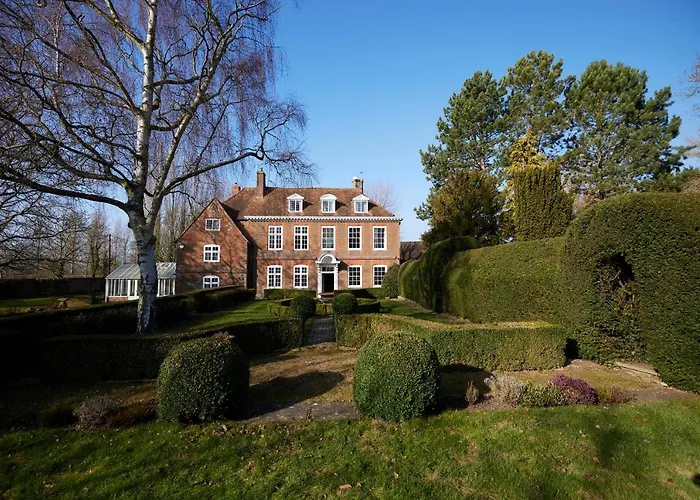 The Royal Retreat -Elegant 7Bdr With Garden