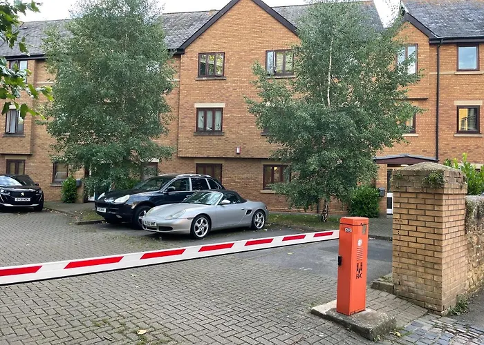 Oxford City Centre Apartment With Parking