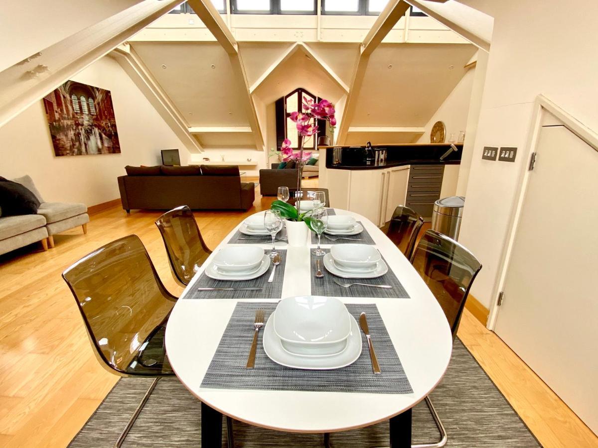 City Centre Luxury Penthouse Apartment *
