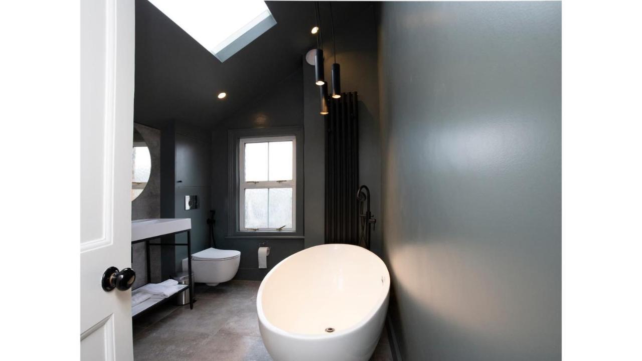 Pass The Keys Stunning, Brand New 3br - Holiday home *