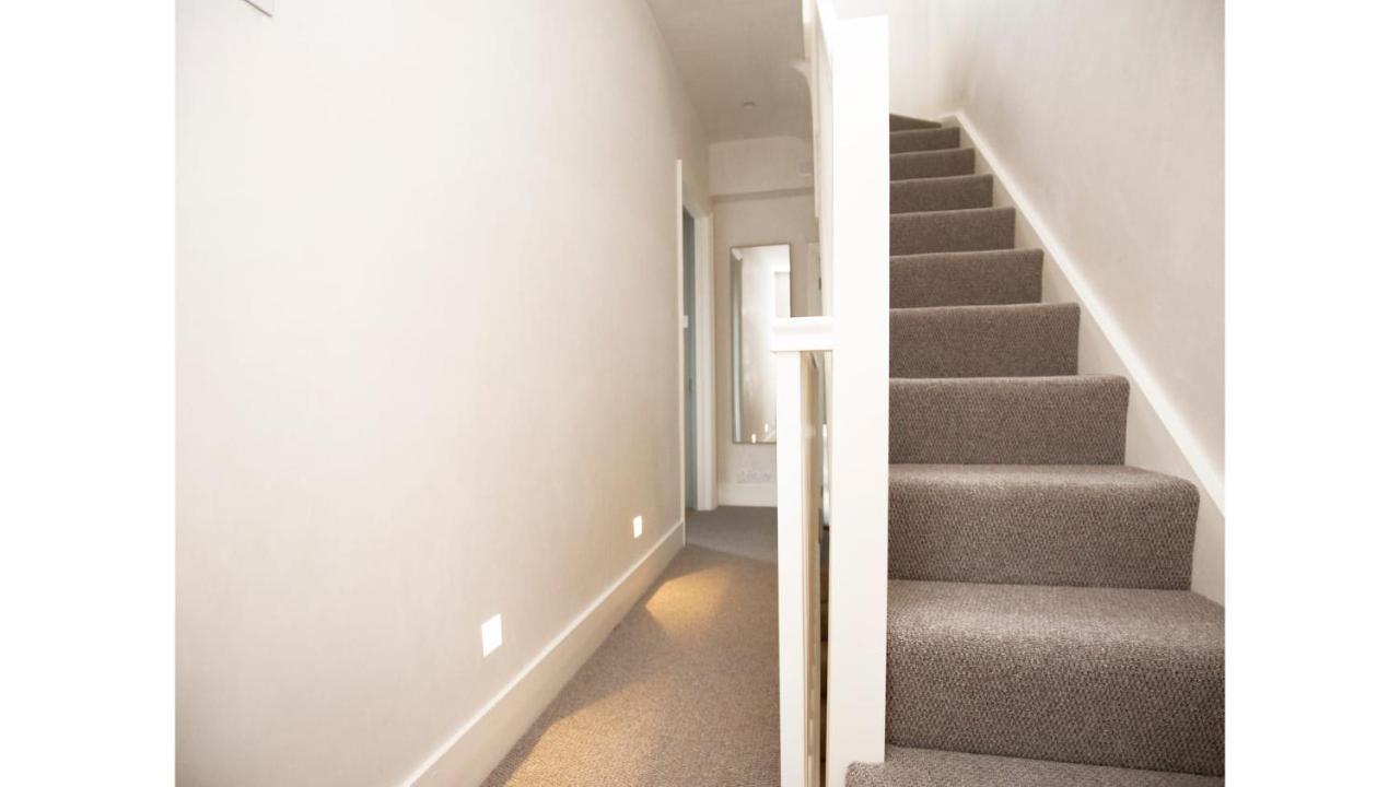 Pass The Keys Stunning, Brand New 3br - Holiday home