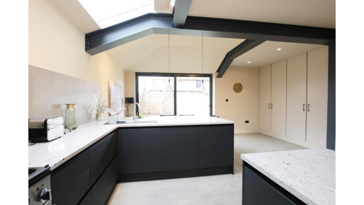 Pass The Keys Stunning, Brand New 3br - Holiday home Oxford