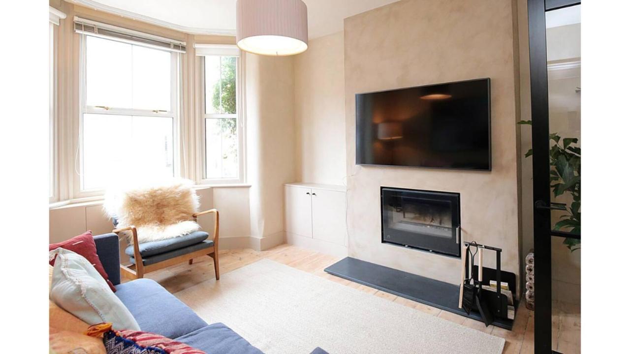 Pass The Keys Stunning, Brand New 3br - Holiday home *