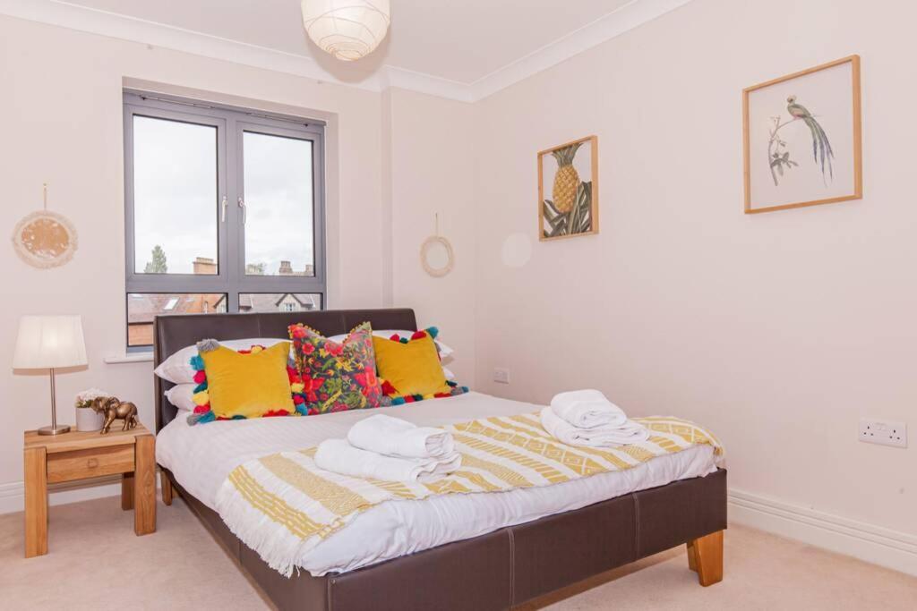 Modern And Chic Centre With Parking Apartment