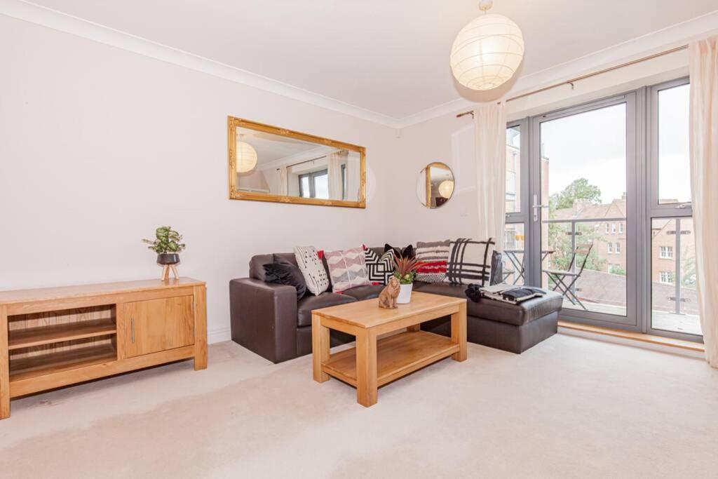 Modern And Chic Centre With Parking Apartment *