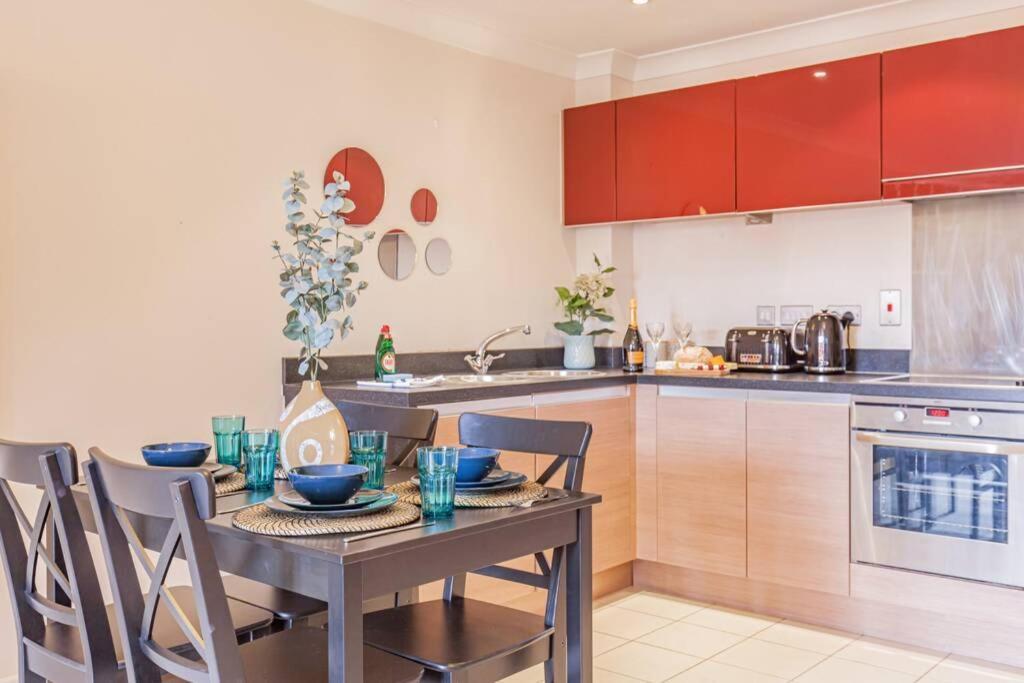Modern And Chic Centre With Parking Apartment
