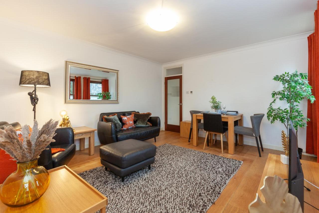 Apartment Vibrant & Bright City Centre Apartment!