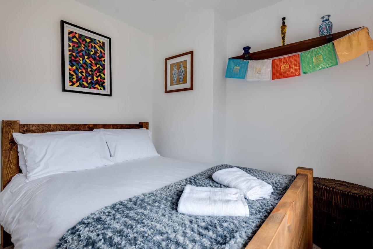 Holiday home Award Winning 3 Bedroom House With Private Parking Florence Park