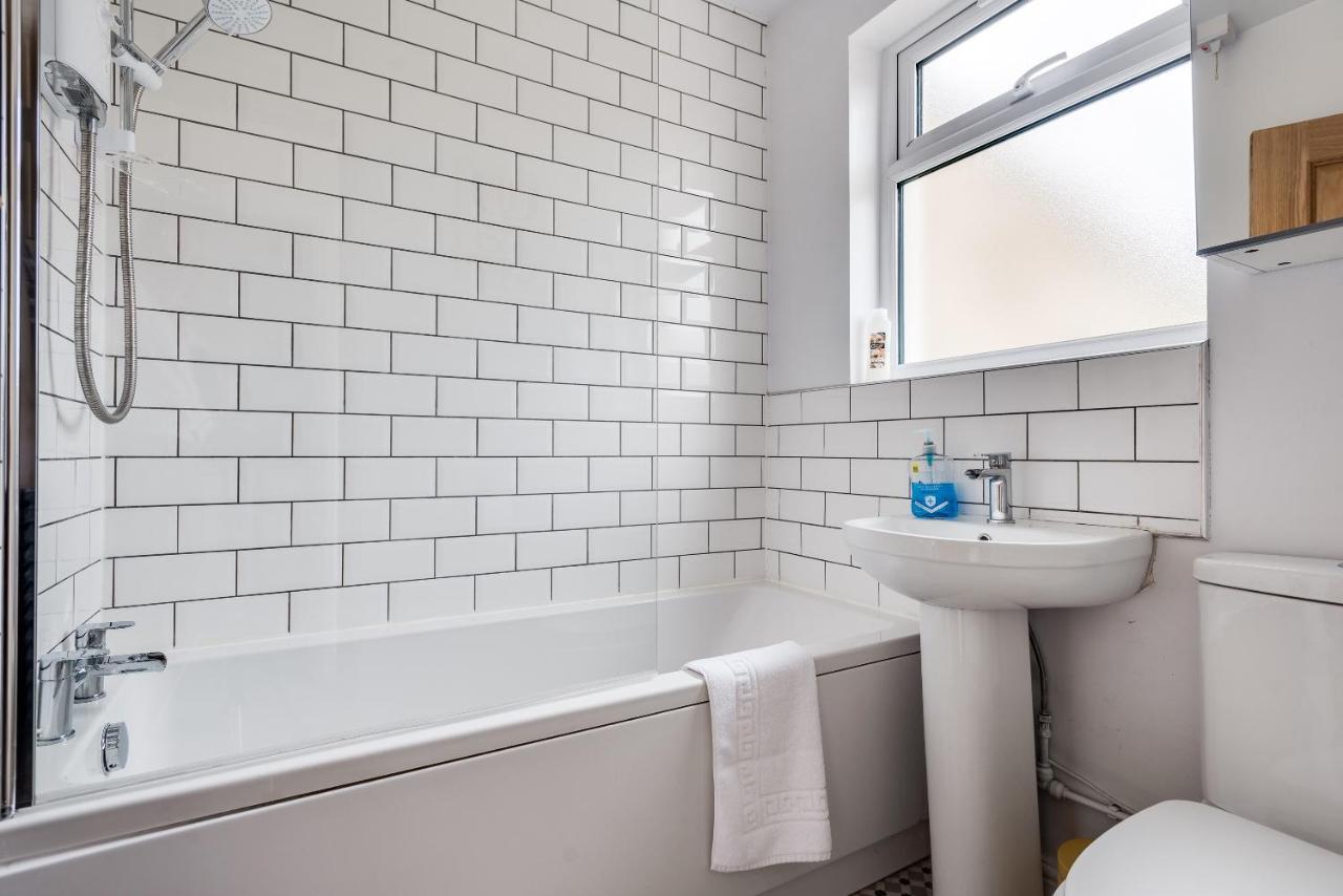 Award Winning 3 Bedroom House With Private Parking Florence Park *