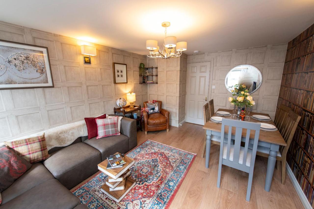 3 Bedroom House - A Very British Place To - Near Centre ! Holiday home