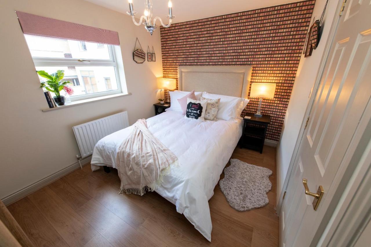 3 Bedroom House - A Very British Place To - Near Centre ! Holiday home