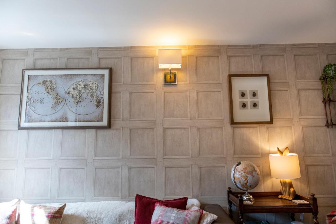 3 Bedroom House - A Very British Place To - Near Centre ! Holiday home *