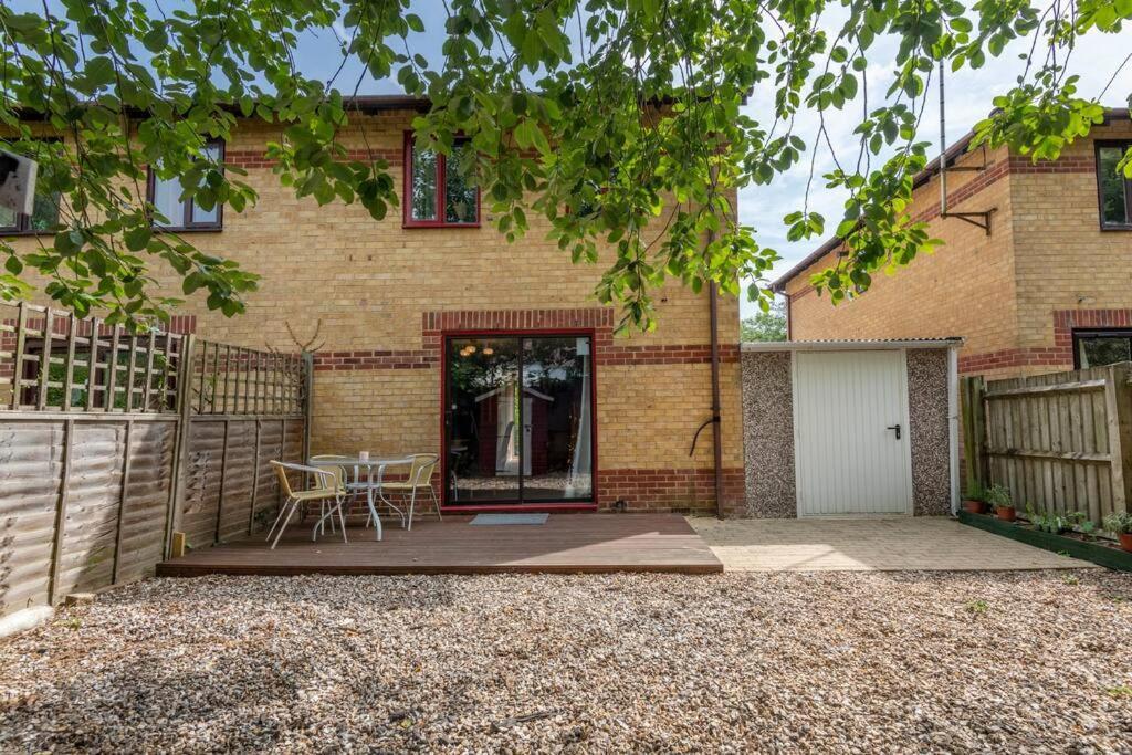 Comfortable 3 Bedroom With Parking And Garden - East