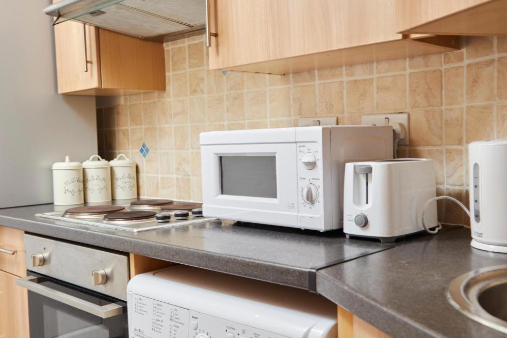 Apartment Sleek And Stylish Of - Sleeps 5 *