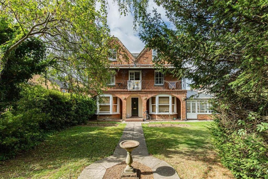 Flat 3, 158 Abingdon Road