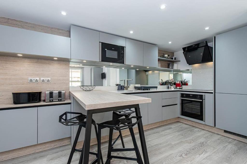 Flat 3, 158 Abingdon Road * Oxford