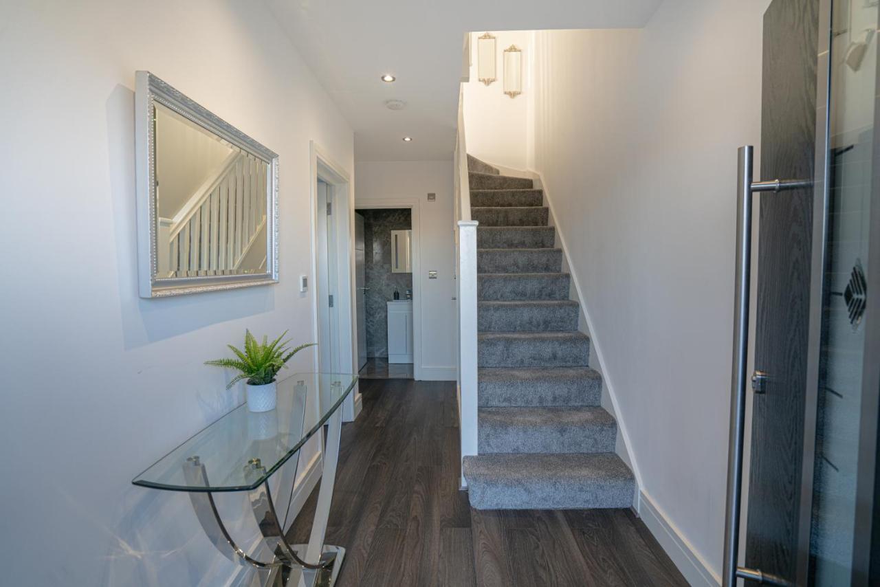 Newly Refurbished Modern 4 Bed Detached House ! Holiday home Oxford