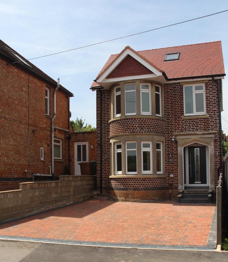 Newly Refurbished Modern 4 Bed Detached House ! Holiday home *