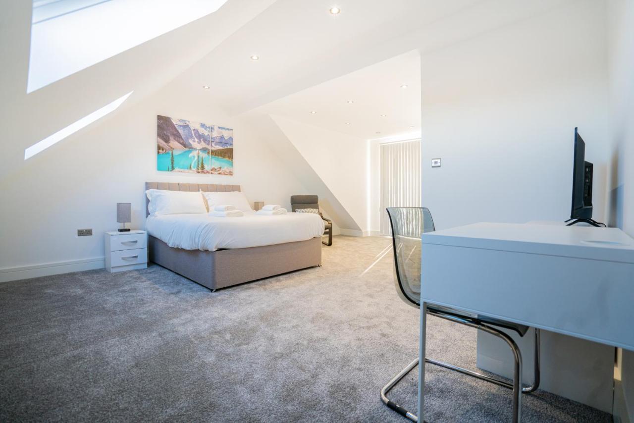 Newly Refurbished Modern 4 Bed Detached House ! Holiday home