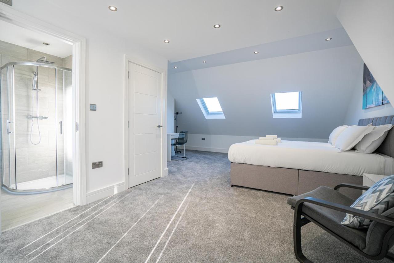 Newly Refurbished Modern 4 Bed Detached House ! Holiday home