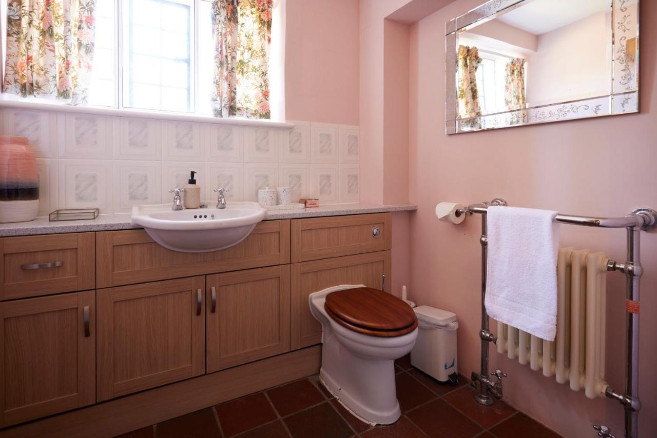 The Royal Retreat -elegant 7bdr With Garden Apartment *