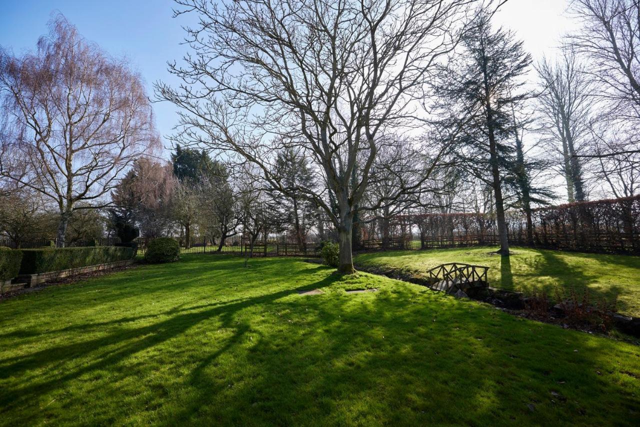 The Royal Retreat -elegant 7bdr With Garden Apartment