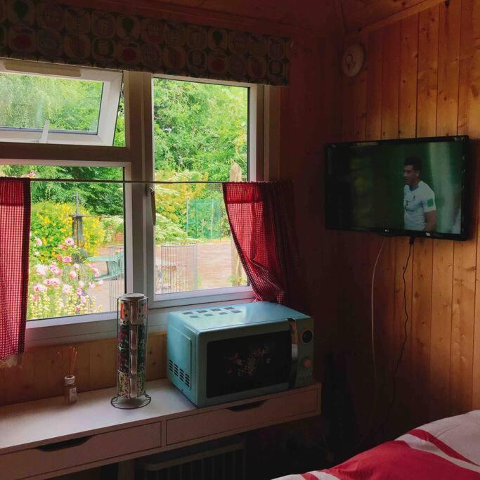 Cosy Private With Parking In Good Location Apartment *