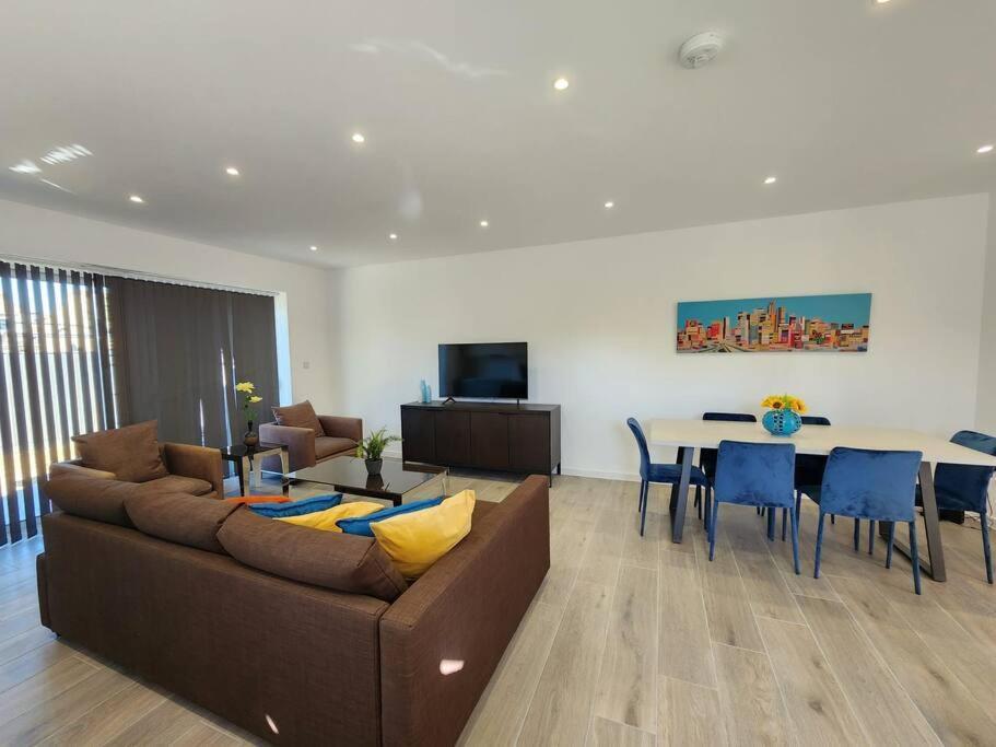 Apartment Paradigm Court, Luxury 2-bedroom F3, Oxford