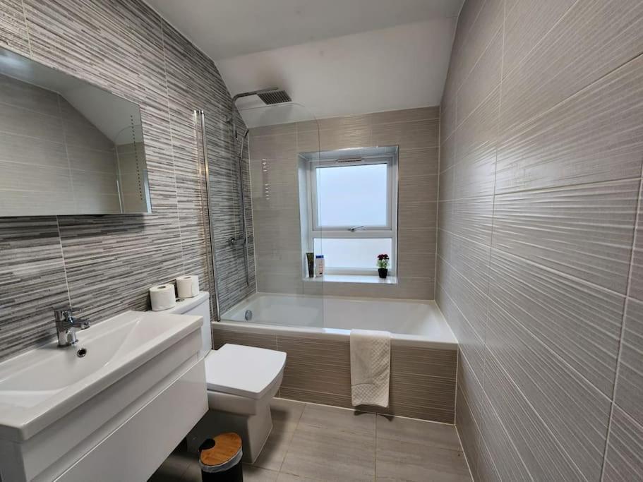 Horizon House, Modern 2-bedroom Flat 2, Parking, Netflix, *