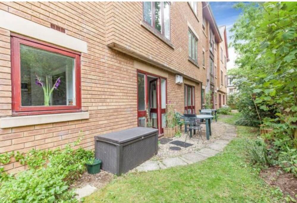 Centre With Parking Apartment