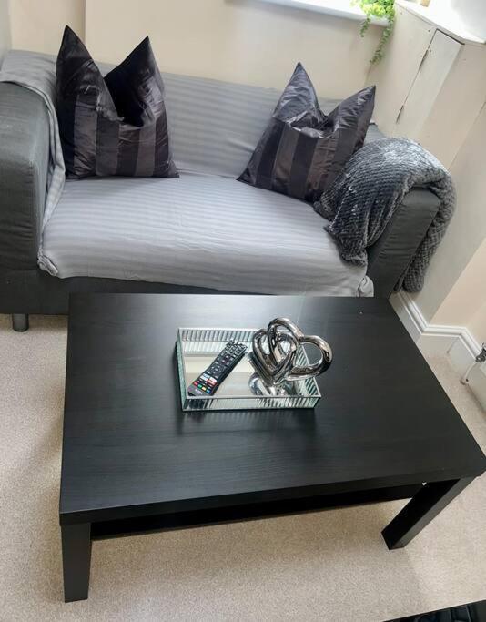 Apartment 2 Bedroom With Balcony *