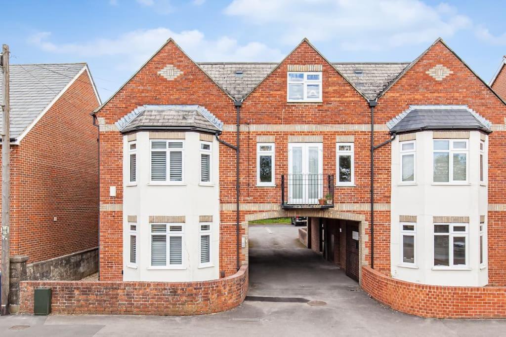Flat 3, 161 Crescent Road - Luxury Apartment