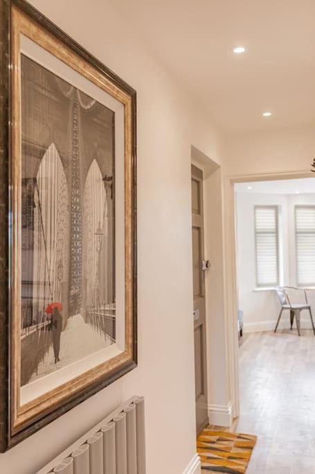 Flat 3, 161 Crescent Road - Luxury Apartment *
