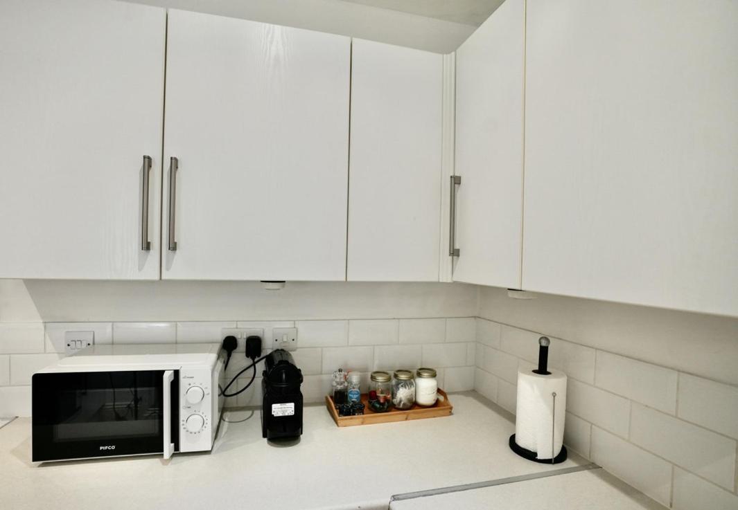 Spacious Two-bedrooms House, Private Parking, Contractors, Relocators Holiday home *
