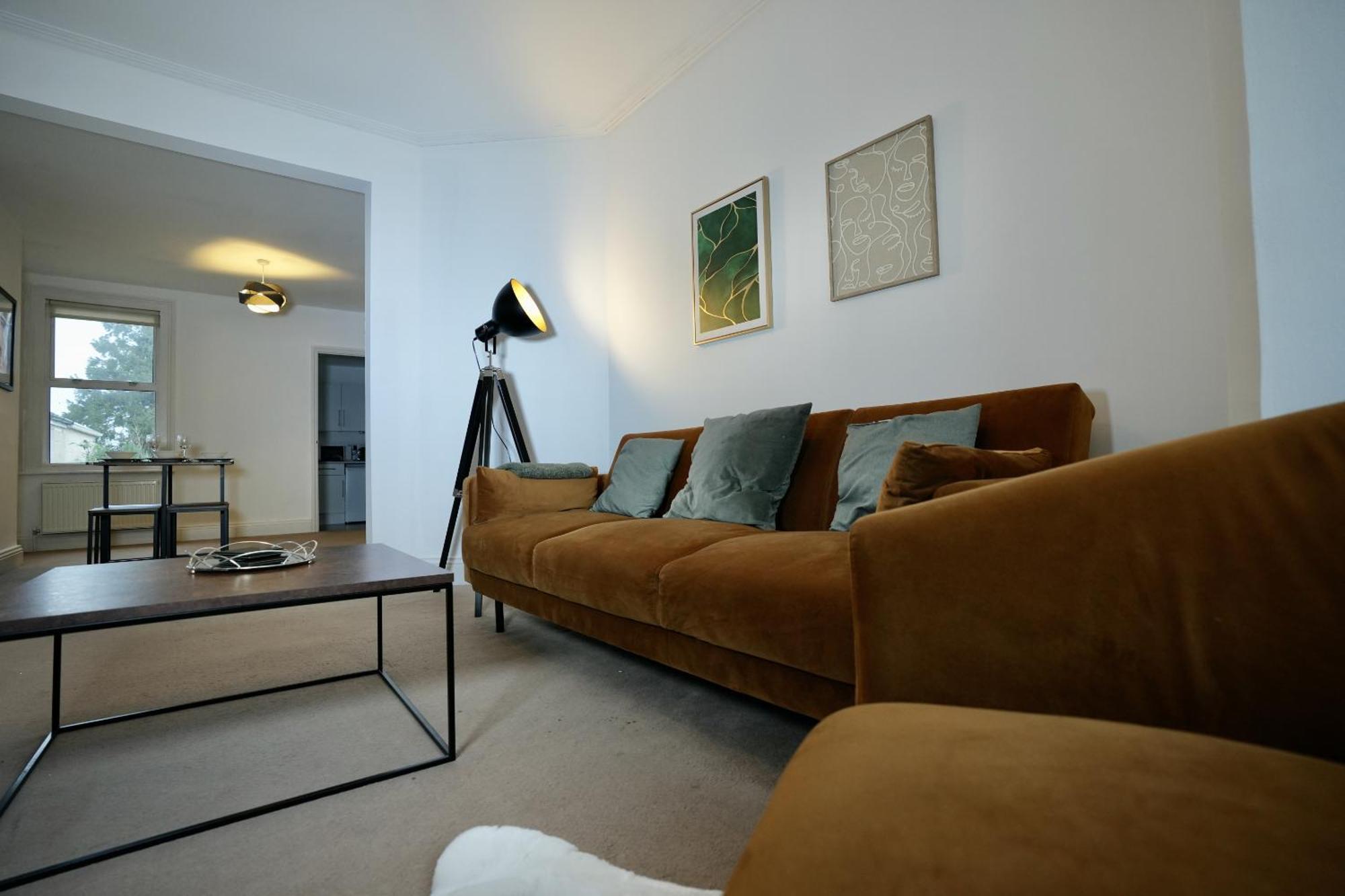 Holiday home Spacious Two-bedrooms House, Private Parking, Contractors, Relocators Oxford
