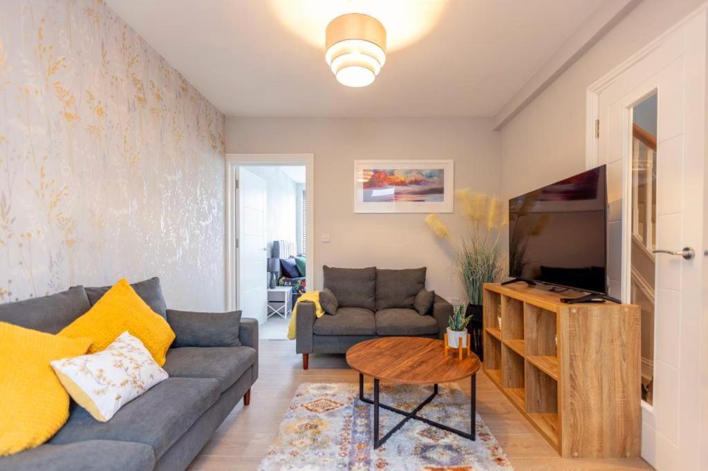 Holiday home New, Modern 4 Bed, 3 Bath House ,free Parking Oxford