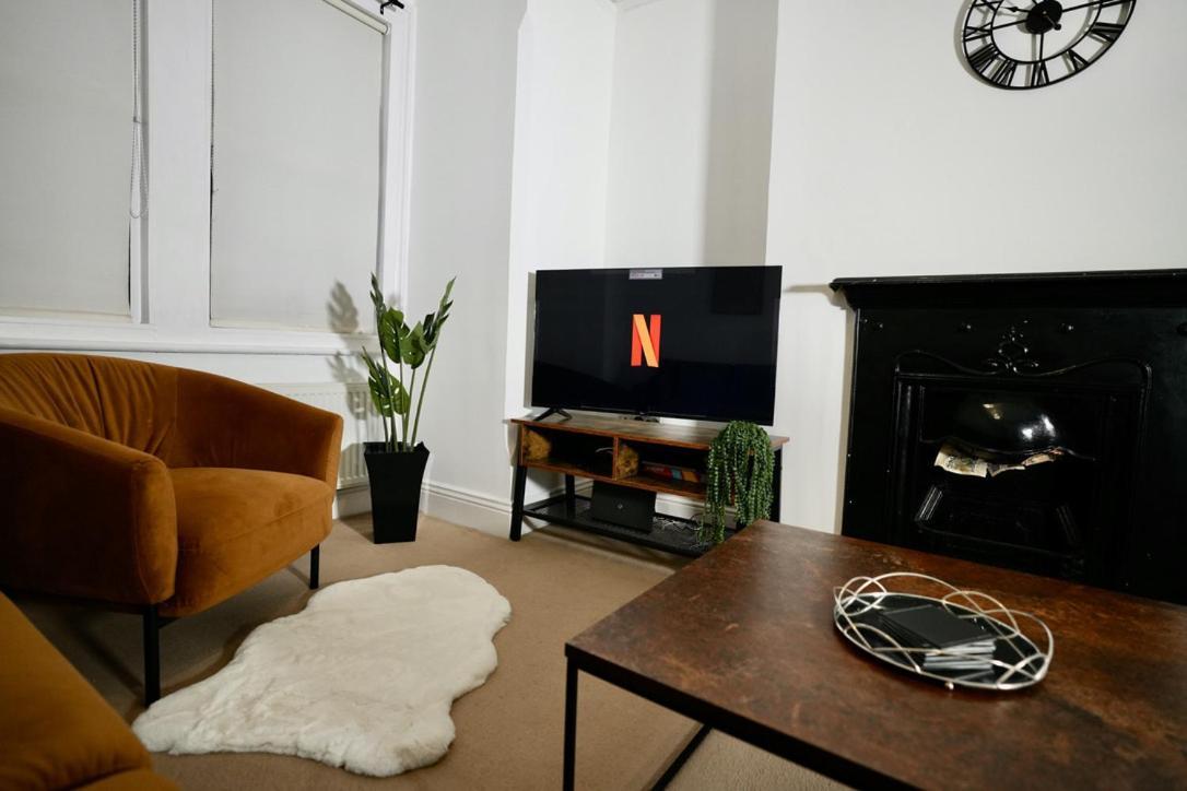 Spacious Two-bedrooms House, Private Parking, Contractors, Relocators * Oxford