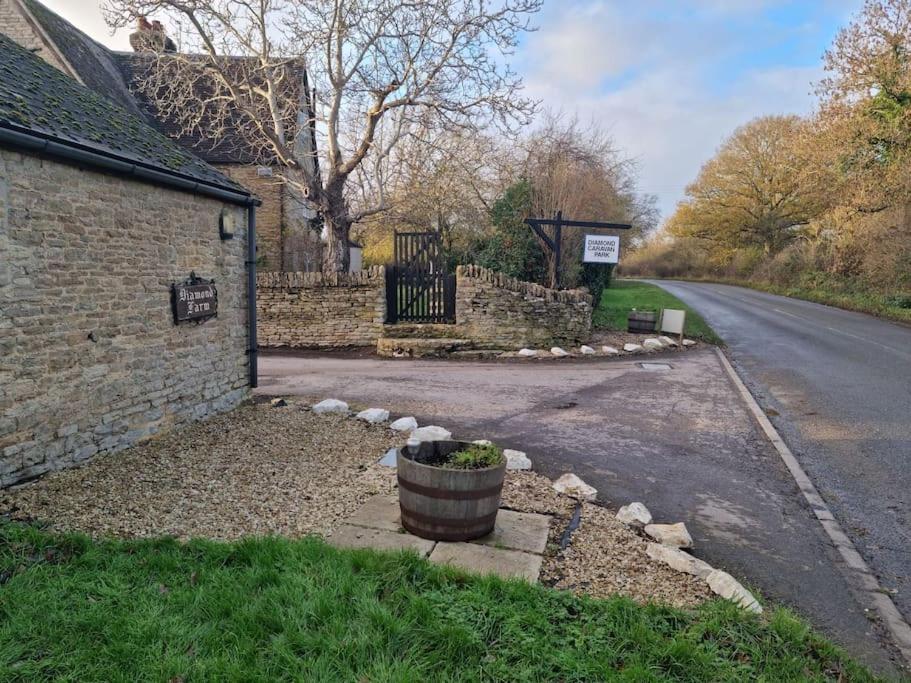 Flamingos Nest Countryside - Bicester Village - Blenheim Palace - Wifi- Free Parking