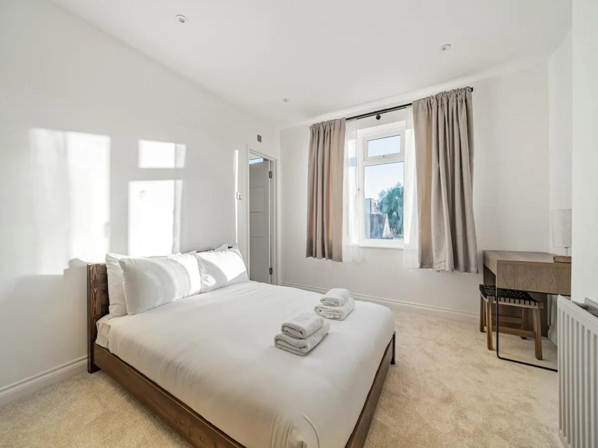 Pass The Keys Stunning 5 Bedroom *