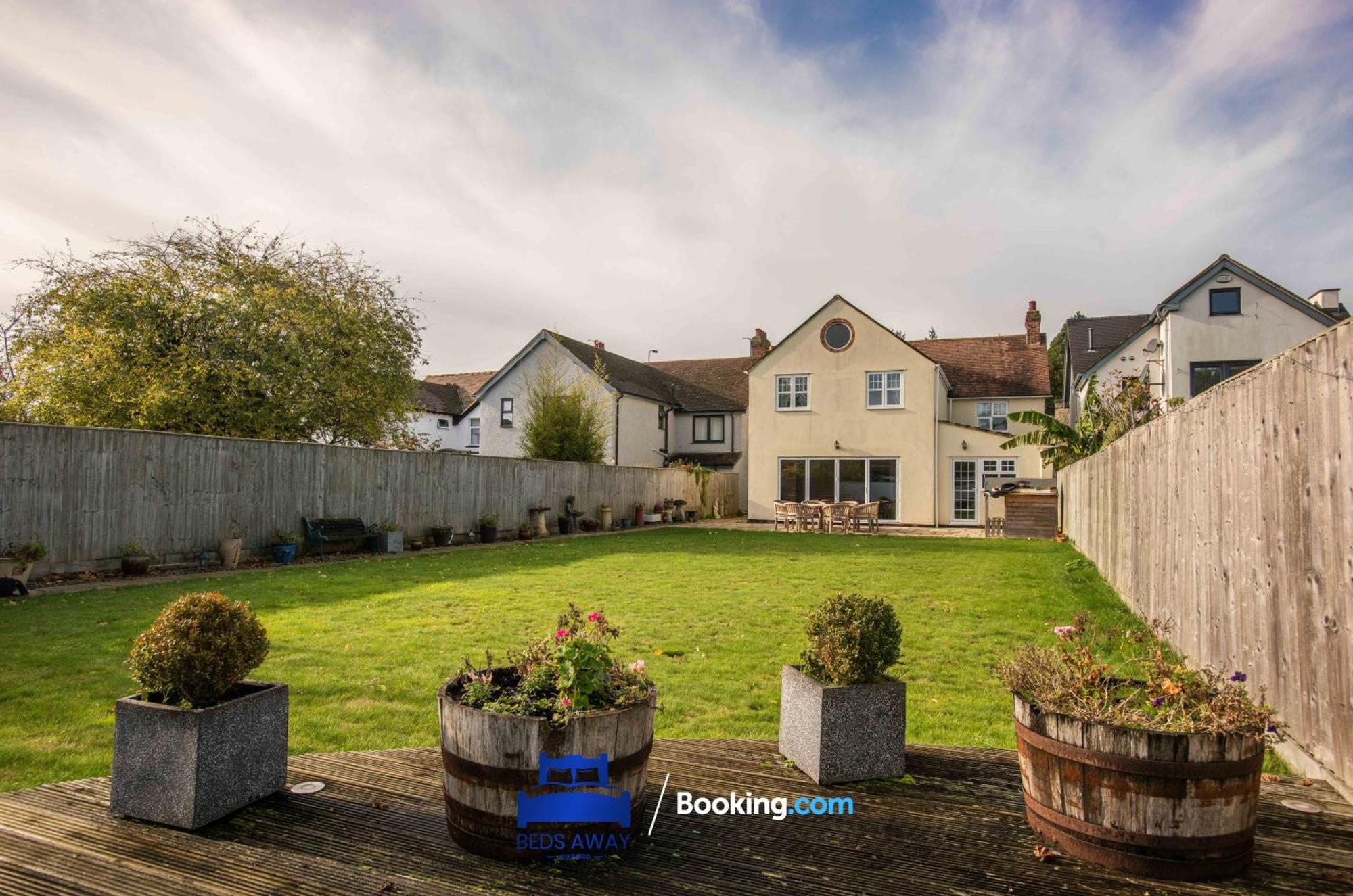Holiday home Tolkien View House: Literary Retreat With Outdoor Fireplace *