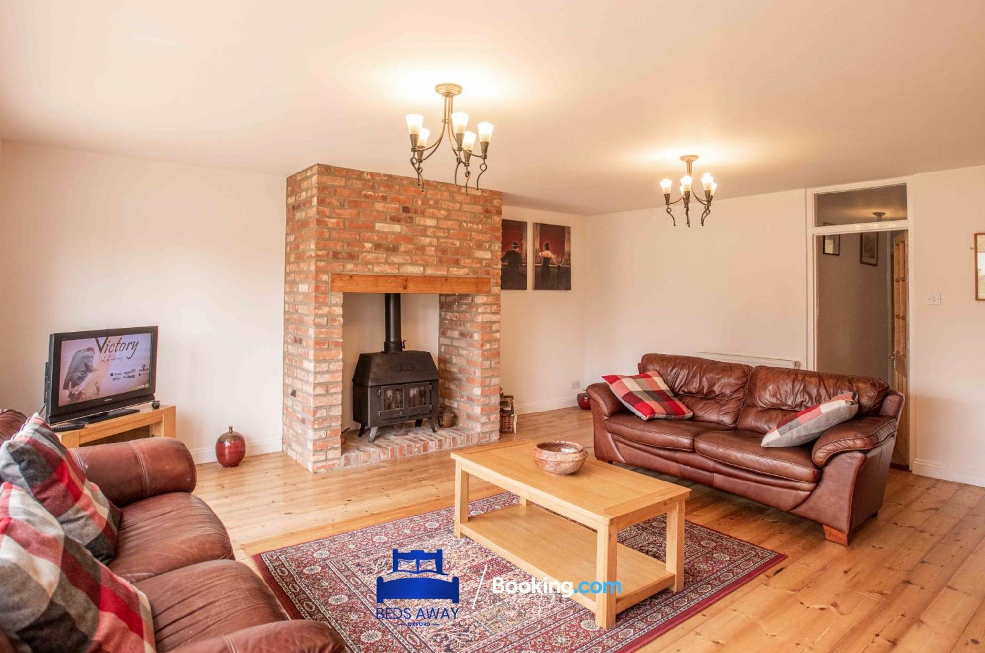 Tolkien View House: Literary Retreat With Outdoor Fireplace Oxford