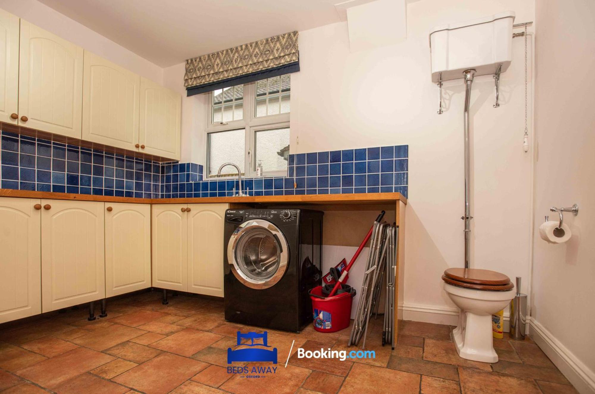 Tolkien View House: Literary Retreat With Outdoor Fireplace Holiday home Oxford