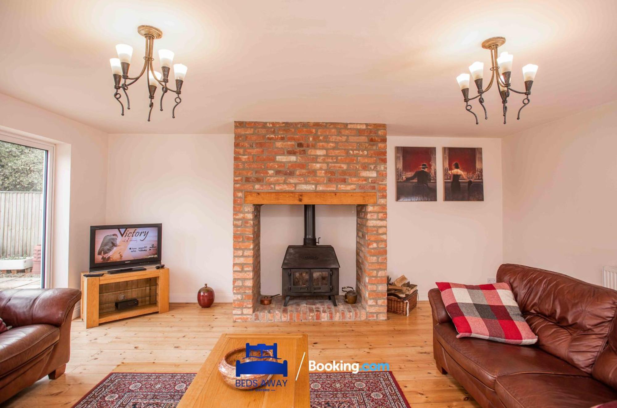 Tolkien View House: Literary Retreat With Outdoor Fireplace * Oxford