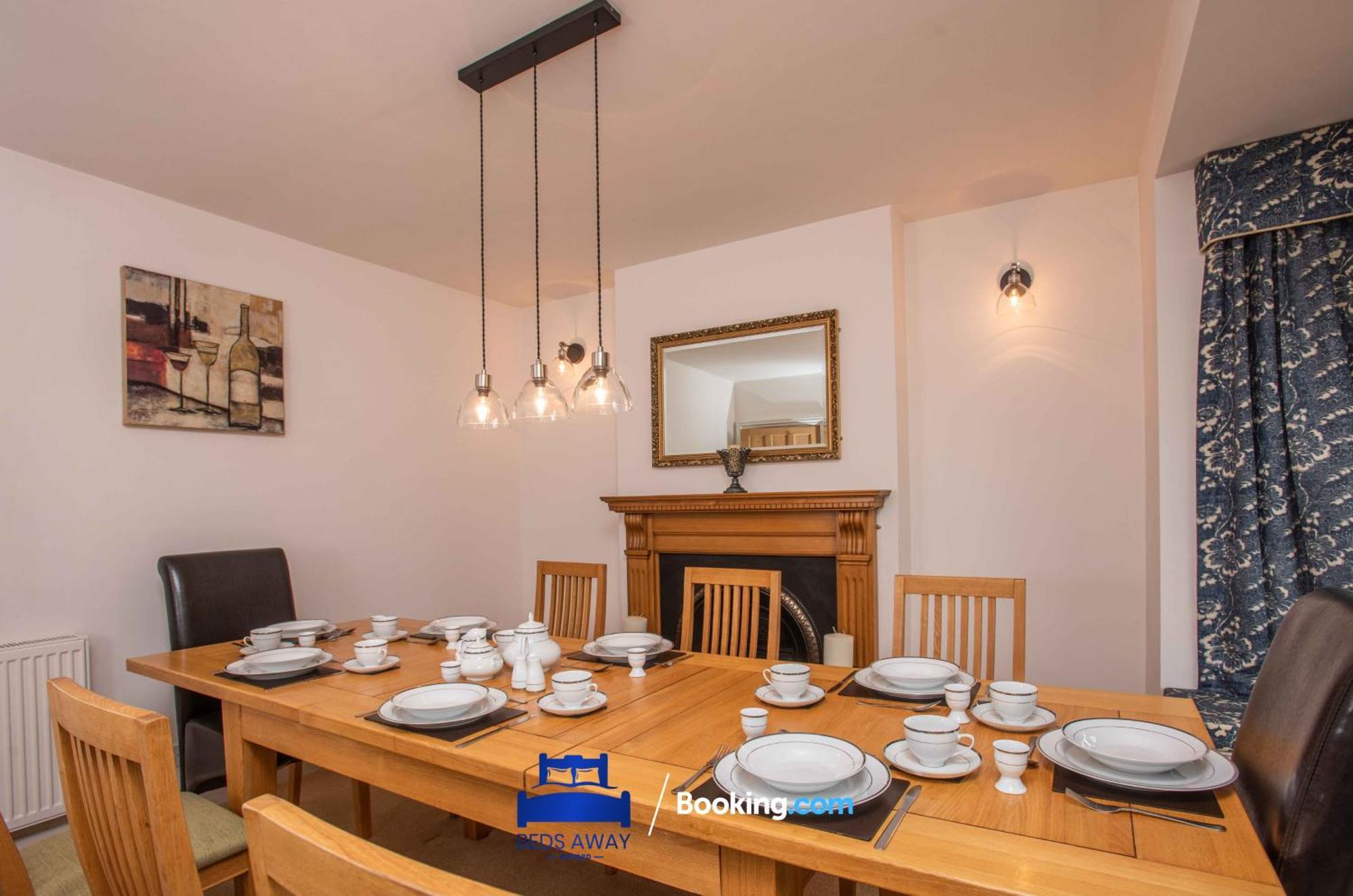 Tolkien View House: Literary Retreat With Outdoor Fireplace Holiday home Oxford